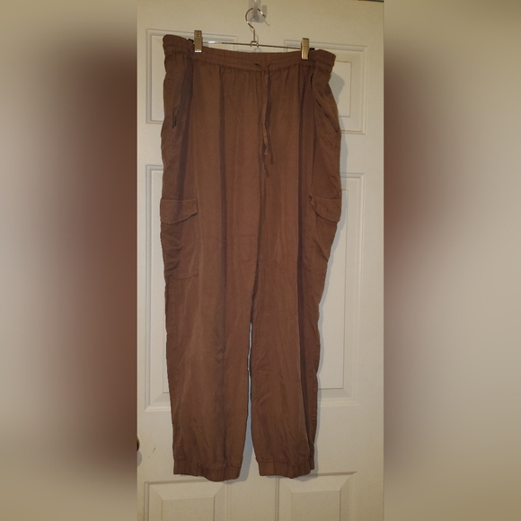 Love Tree Brown Cargo Pants Says 2X but more of a 1X - Picture 1 of 3